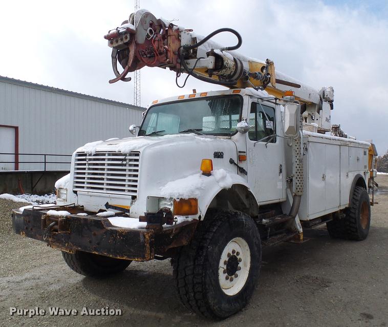 image for item DB2058 1995 International 4800 digger derrick truck