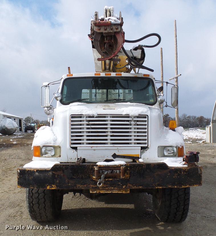 image for item DB2058 1995 International 4800 digger derrick truck