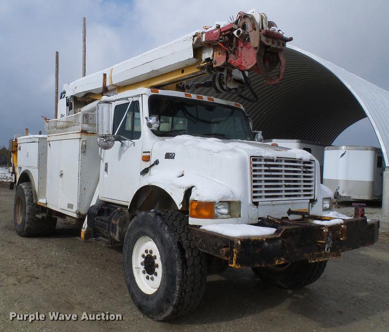 image for item DB2058 1995 International 4800 digger derrick truck