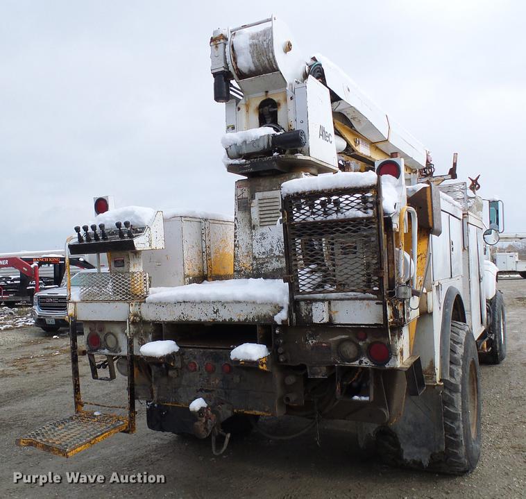 image for item DB2058 1995 International 4800 digger derrick truck