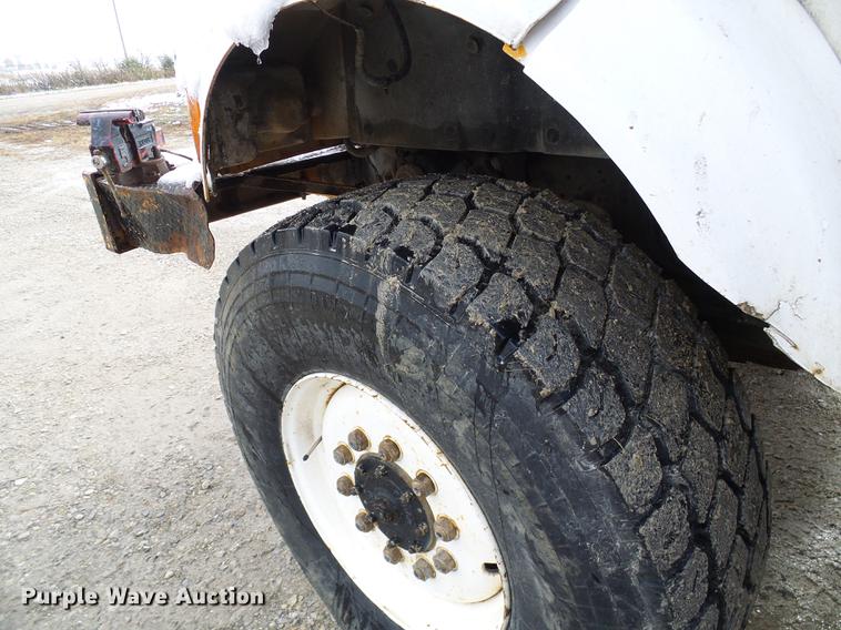 image for item DB2058 1995 International 4800 digger derrick truck