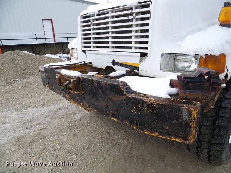 image for item DB2058 1995 International 4800 digger derrick truck