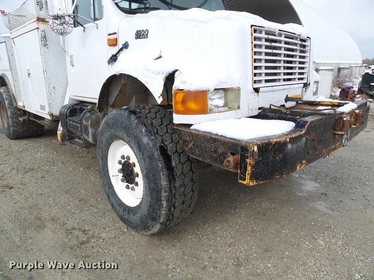 image for item DB2058 1995 International 4800 digger derrick truck