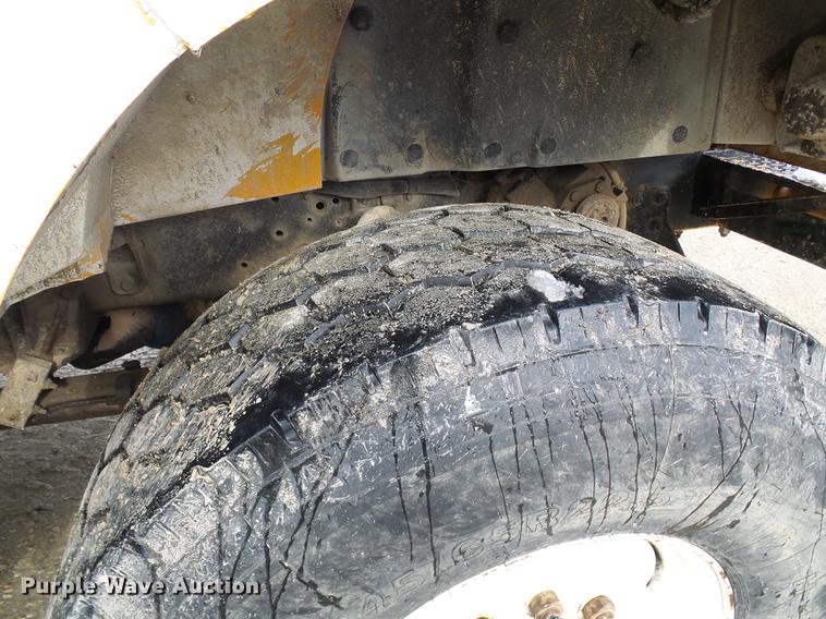 image for item DB2058 1995 International 4800 digger derrick truck