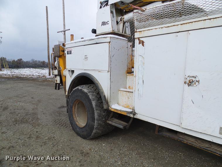 image for item DB2058 1995 International 4800 digger derrick truck