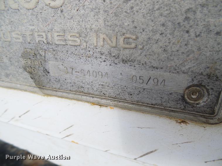 image for item DB2058 1995 International 4800 digger derrick truck