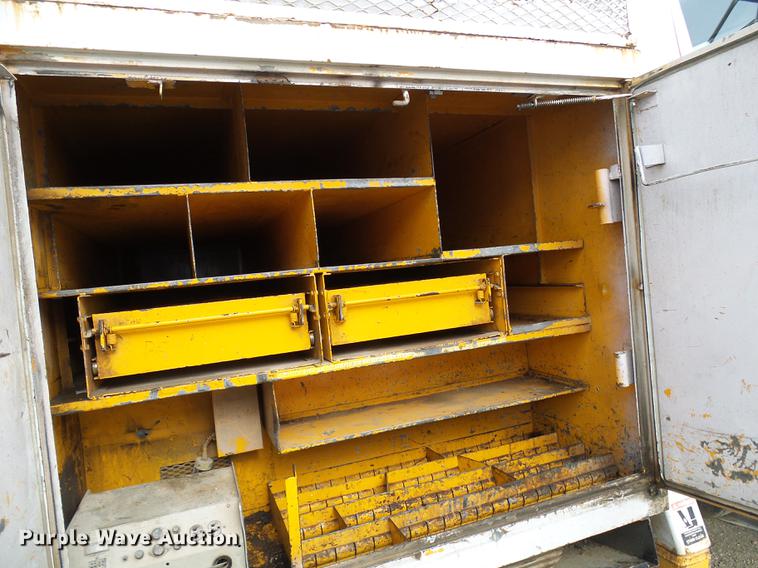 image for item DB2058 1995 International 4800 digger derrick truck