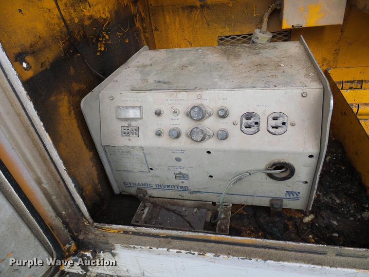 image for item DB2058 1995 International 4800 digger derrick truck