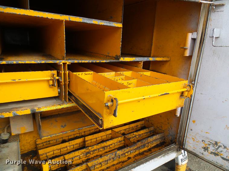 image for item DB2058 1995 International 4800 digger derrick truck