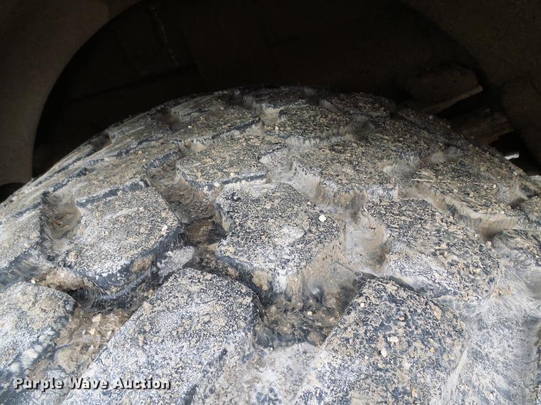 image for item DB2058 1995 International 4800 digger derrick truck