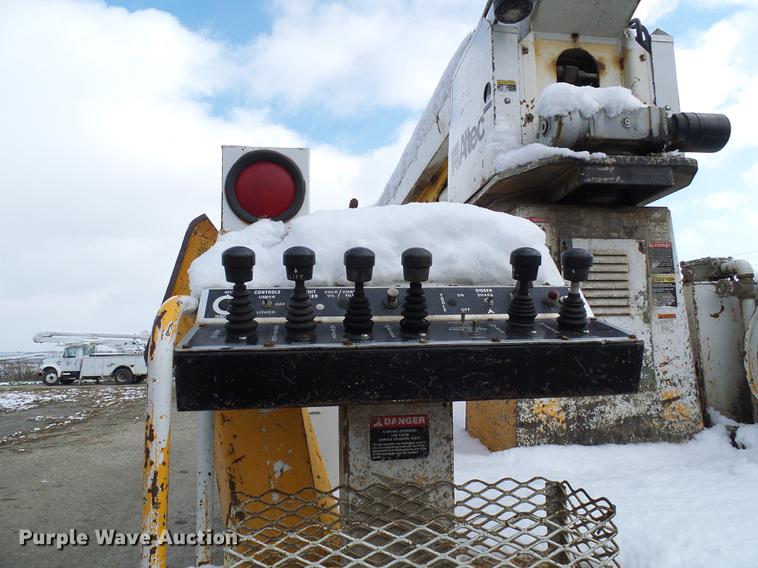 image for item DB2058 1995 International 4800 digger derrick truck