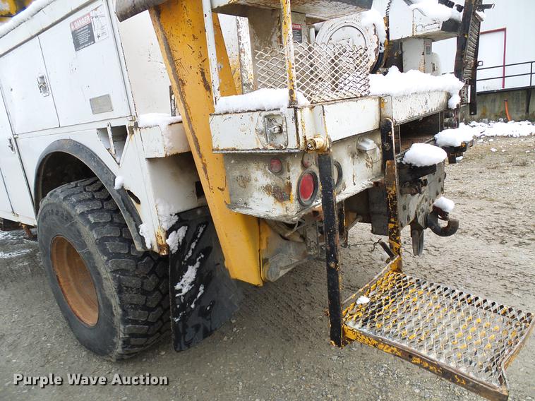 image for item DB2058 1995 International 4800 digger derrick truck