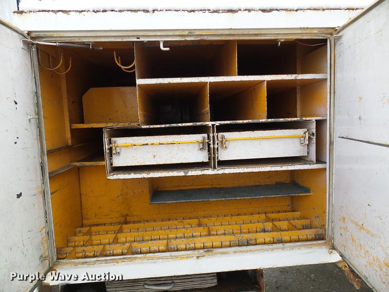 image for item DB2058 1995 International 4800 digger derrick truck