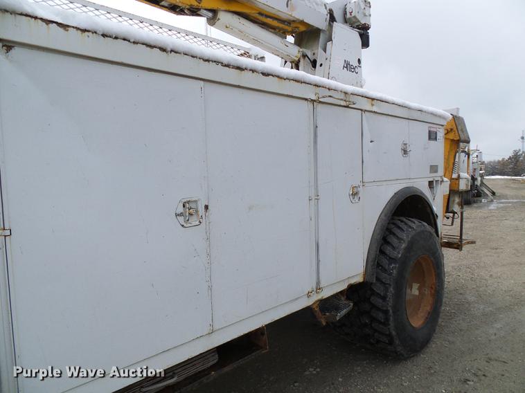 image for item DB2058 1995 International 4800 digger derrick truck