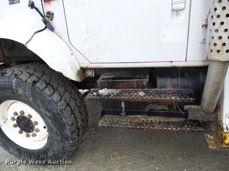 image for item DB2058 1995 International 4800 digger derrick truck