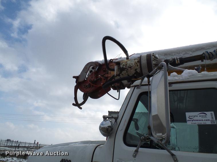 image for item DB2058 1995 International 4800 digger derrick truck