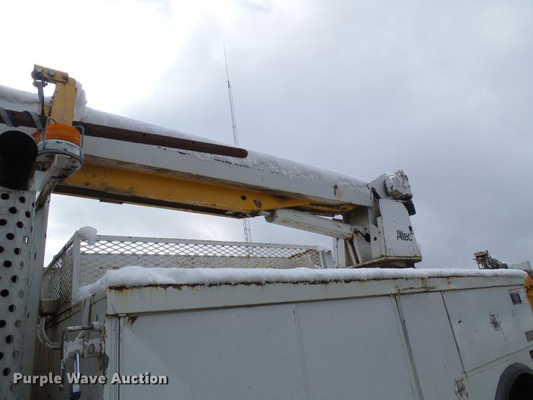 image for item DB2058 1995 International 4800 digger derrick truck