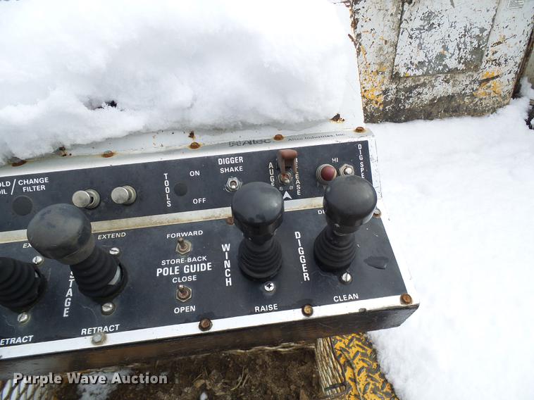 image for item DB2058 1995 International 4800 digger derrick truck