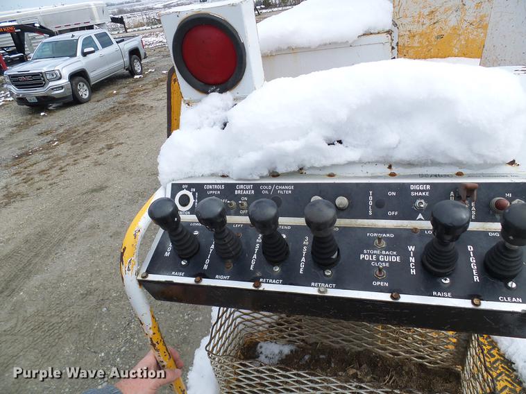 image for item DB2058 1995 International 4800 digger derrick truck