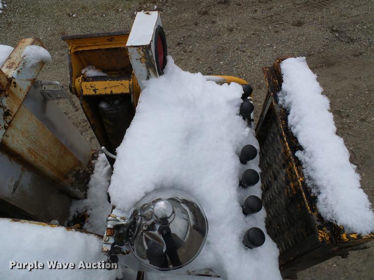 image for item DB2058 1995 International 4800 digger derrick truck