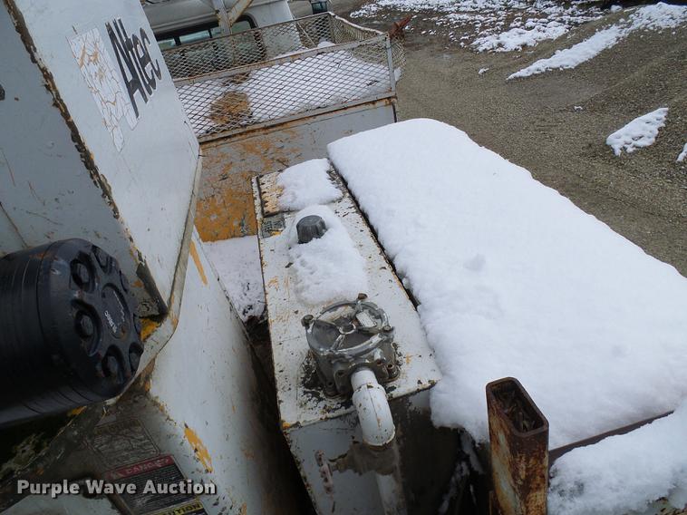 image for item DB2058 1995 International 4800 digger derrick truck