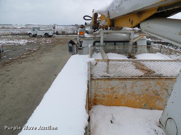 image for item DB2058 1995 International 4800 digger derrick truck