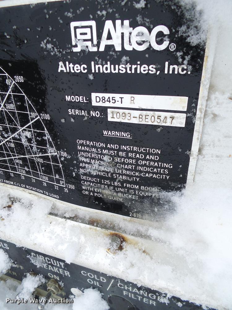 image for item DB2058 1995 International 4800 digger derrick truck