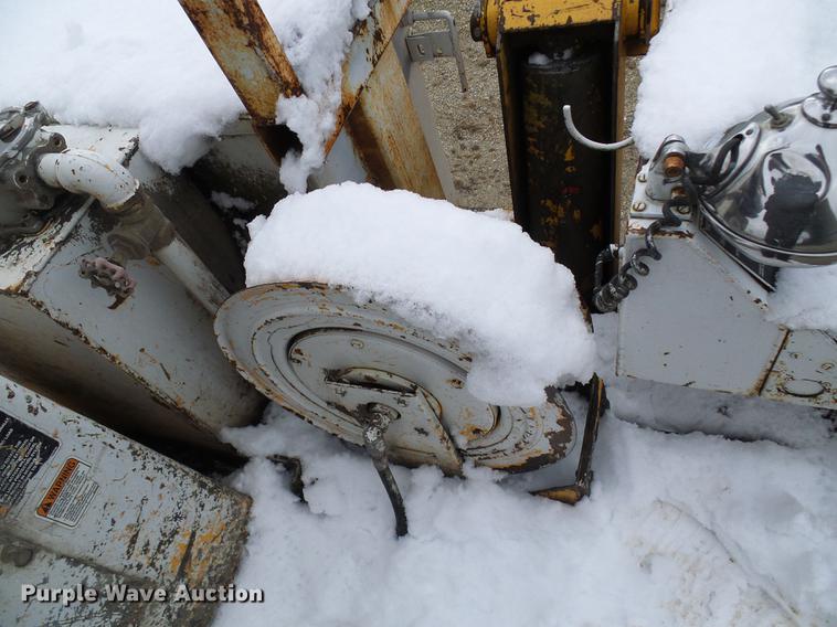 image for item DB2058 1995 International 4800 digger derrick truck