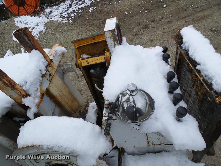 image for item DB2058 1995 International 4800 digger derrick truck