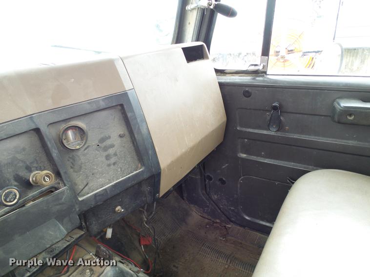 image for item DB2058 1995 International 4800 digger derrick truck