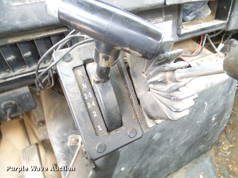 image for item DB2058 1995 International 4800 digger derrick truck