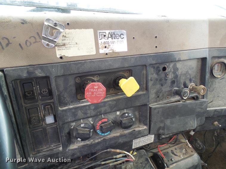 image for item DB2058 1995 International 4800 digger derrick truck