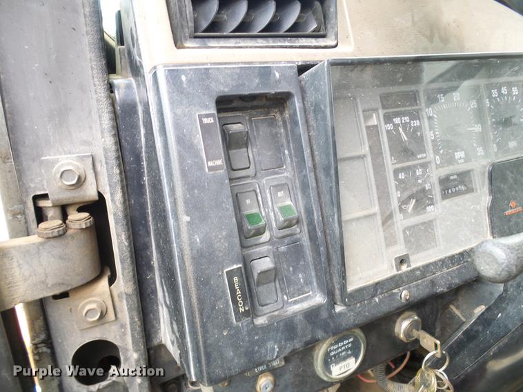 image for item DB2058 1995 International 4800 digger derrick truck