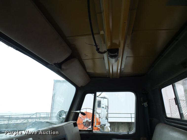 image for item DB2058 1995 International 4800 digger derrick truck