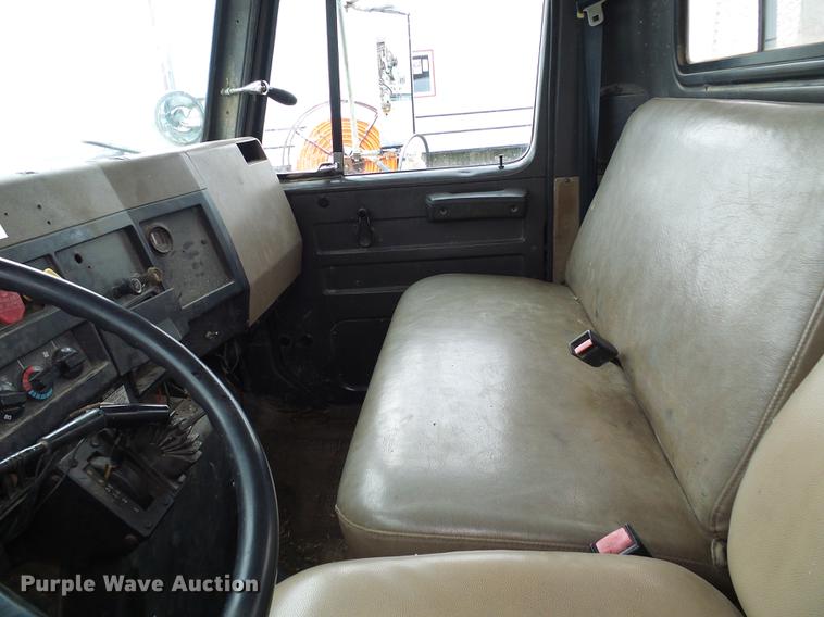 image for item DB2058 1995 International 4800 digger derrick truck