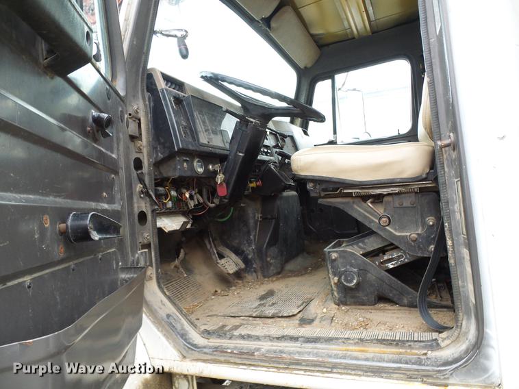 image for item DB2058 1995 International 4800 digger derrick truck