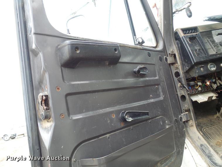 image for item DB2058 1995 International 4800 digger derrick truck