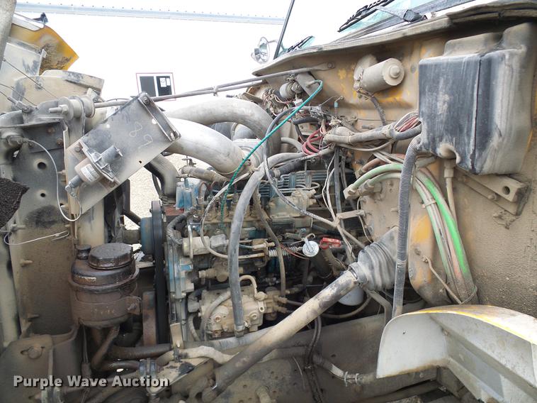 image for item DB2058 1995 International 4800 digger derrick truck