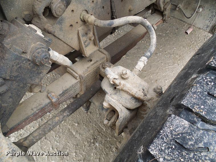 image for item DB2058 1995 International 4800 digger derrick truck