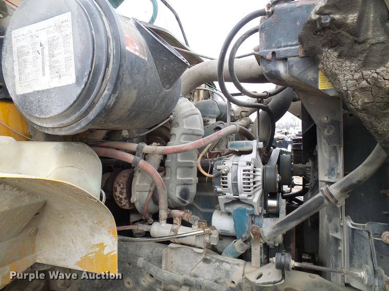 image for item DB2058 1995 International 4800 digger derrick truck