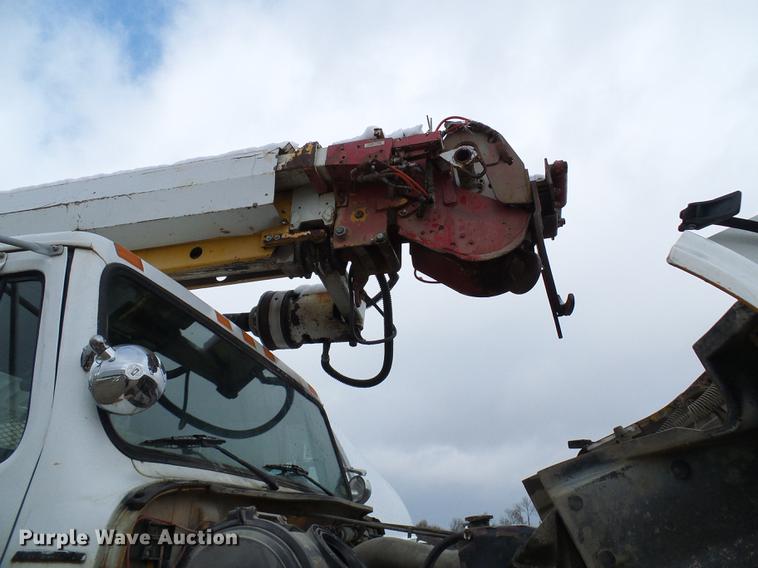 image for item DB2058 1995 International 4800 digger derrick truck