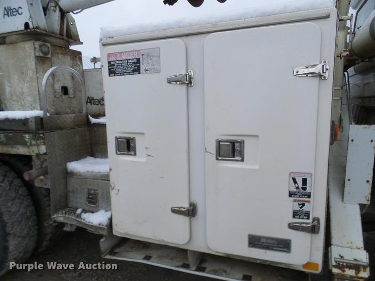 image for item DB2059 2001 Freightliner FL70 digger derrick truck