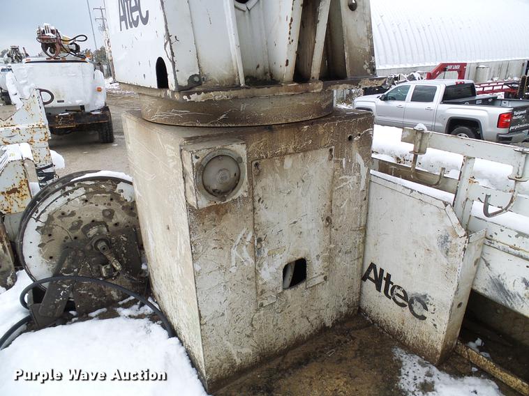 image for item DB2059 2001 Freightliner FL70 digger derrick truck