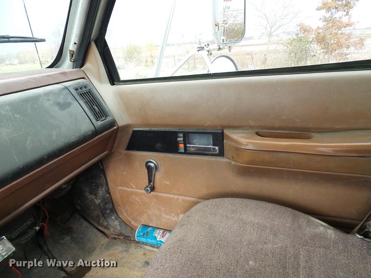 image for item DB2060 1994 Chevrolet Kodiak digger derrick truck