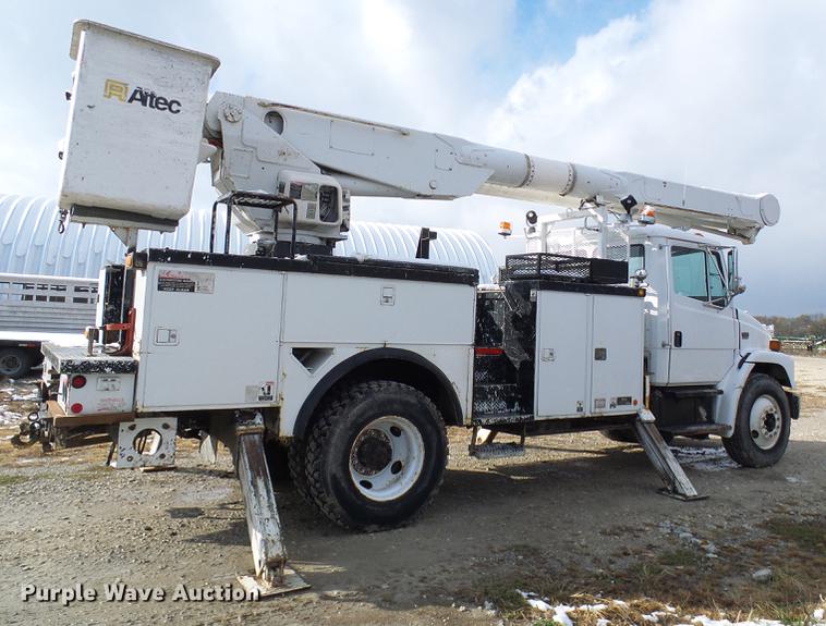 image for item DB2061 1999 Freightliner FL70 bucket truck