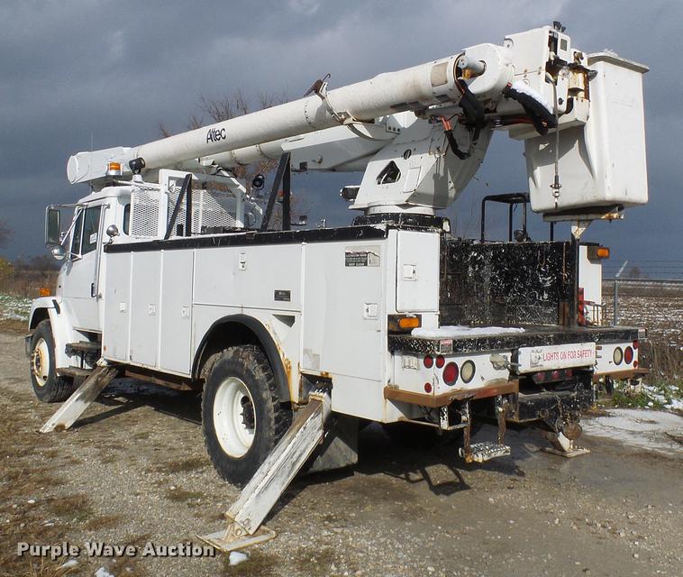 image for item DB2061 1999 Freightliner FL70 bucket truck
