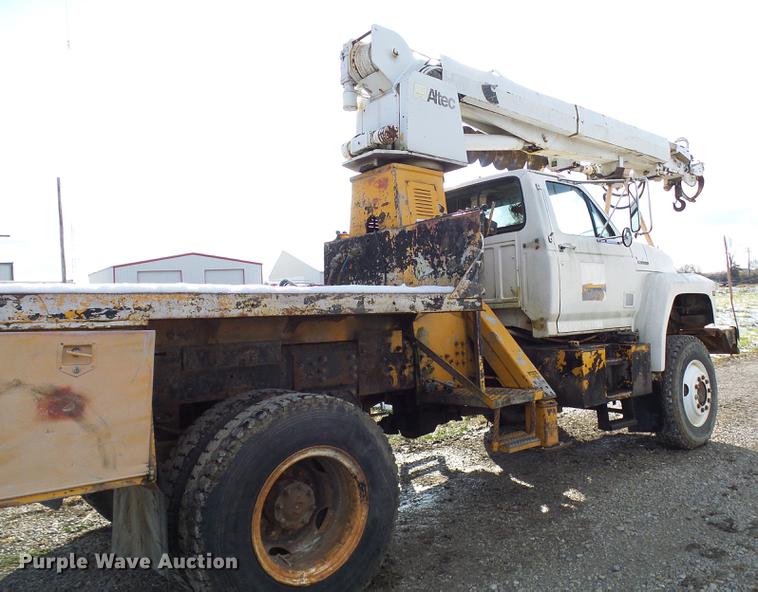 image for item DB2062 1989 Ford F800 digger derrick truck