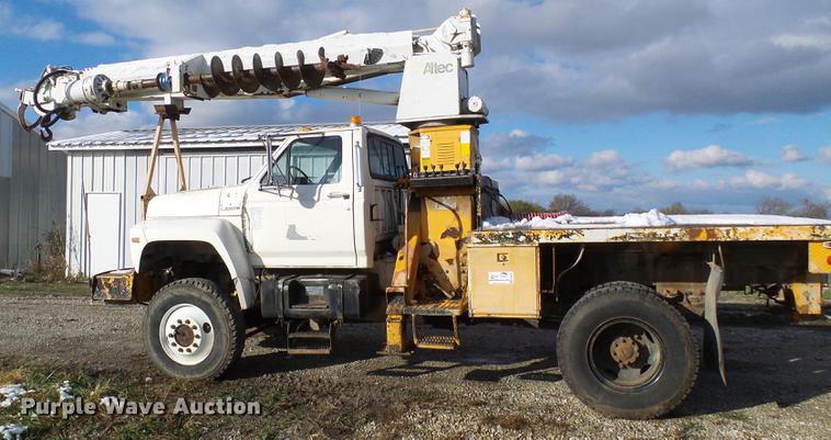 image for item DB2062 1989 Ford F800 digger derrick truck