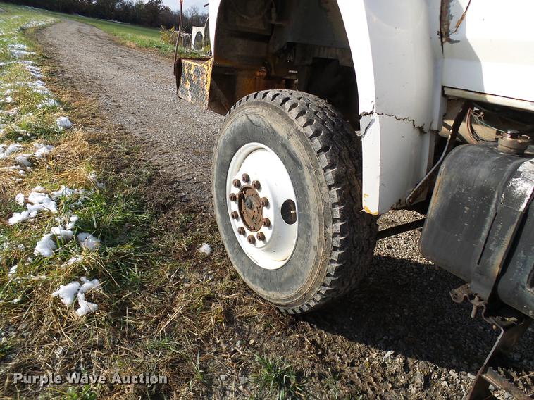 image for item DB2062 1989 Ford F800 digger derrick truck