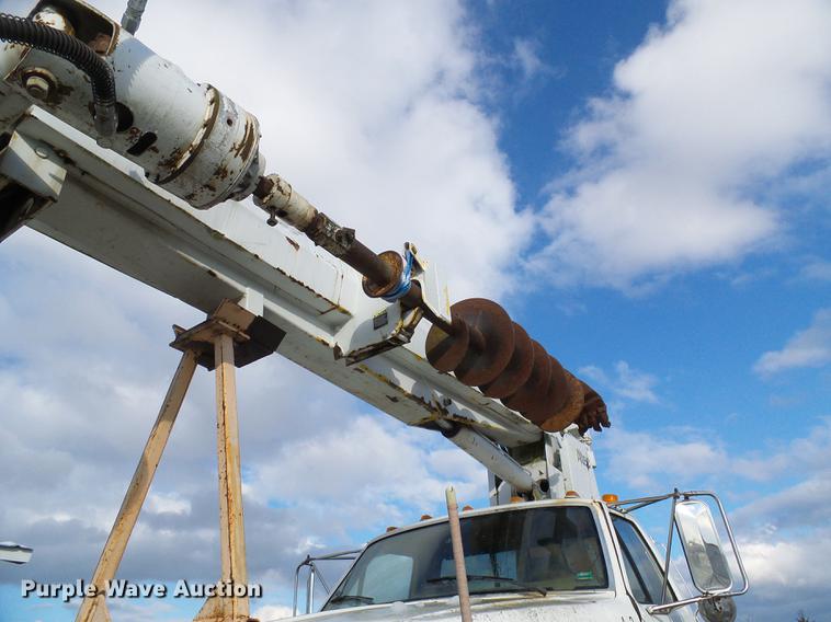 image for item DB2062 1989 Ford F800 digger derrick truck